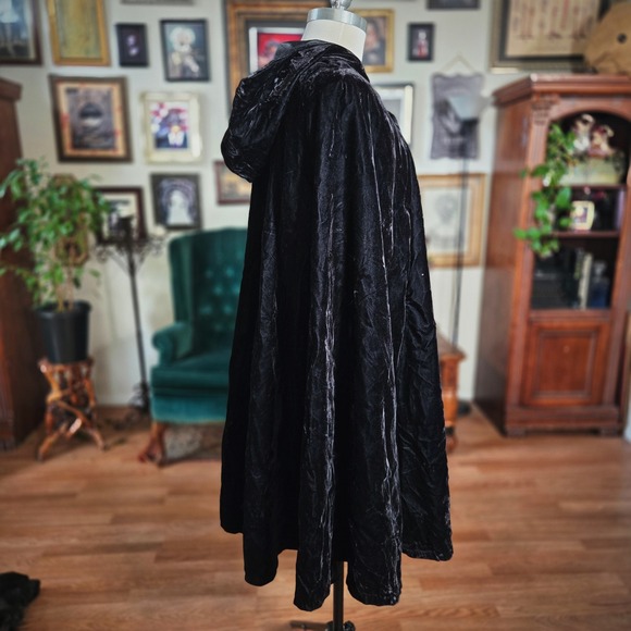 Vintage 90s Storybook Heirlooms Hooded Cloak Black Crushed Velvet Cape - Picture 3 of 8